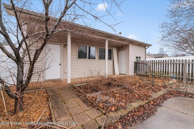 view of front of house featuring fence