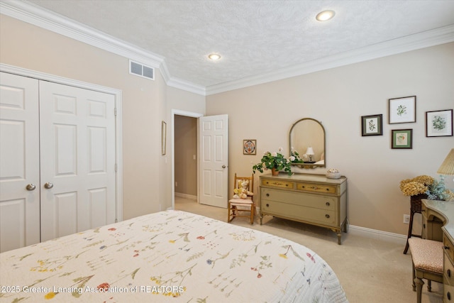 bedroom featuring visible vents, crown molding, baseboards, carpet, and a closet