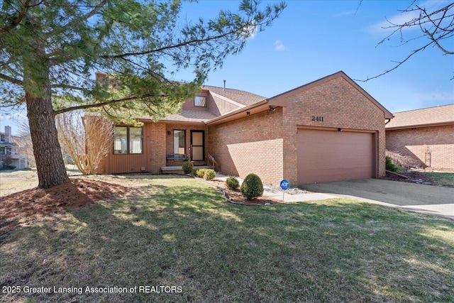 view of front of property featuring driveway, brick siding, an attached garage, and a front lawn