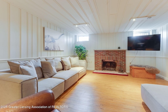 living area featuring light wood-style flooring and a fireplace