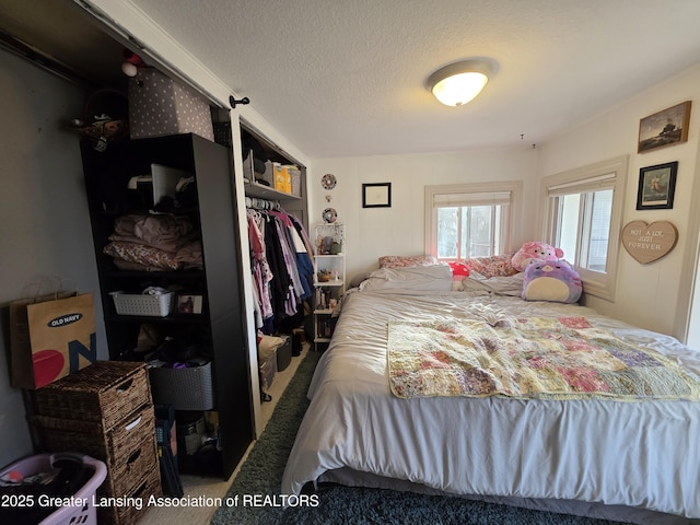 bedroom with carpet and a textured ceiling