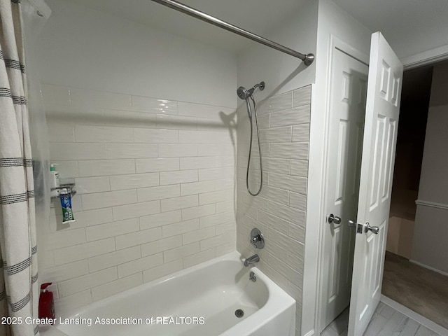 bathroom with shower / bath combo