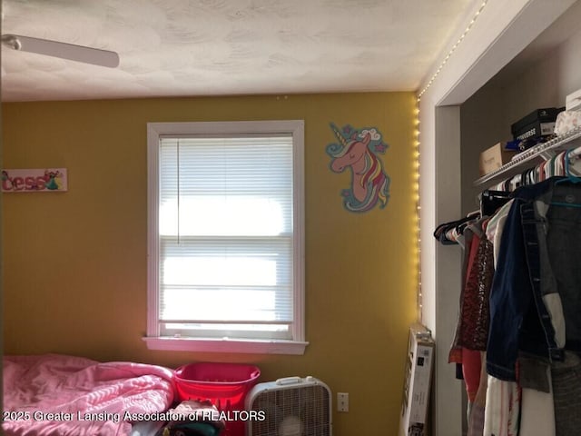 bedroom with ceiling fan