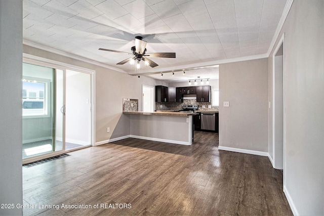 kitchen with a ceiling fan, visible vents, dark wood finished floors, a peninsula, and ornamental molding