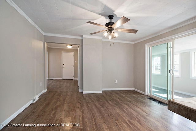 empty room featuring dark wood-style floors, baseboards, visible vents, ornamental molding, and ceiling fan