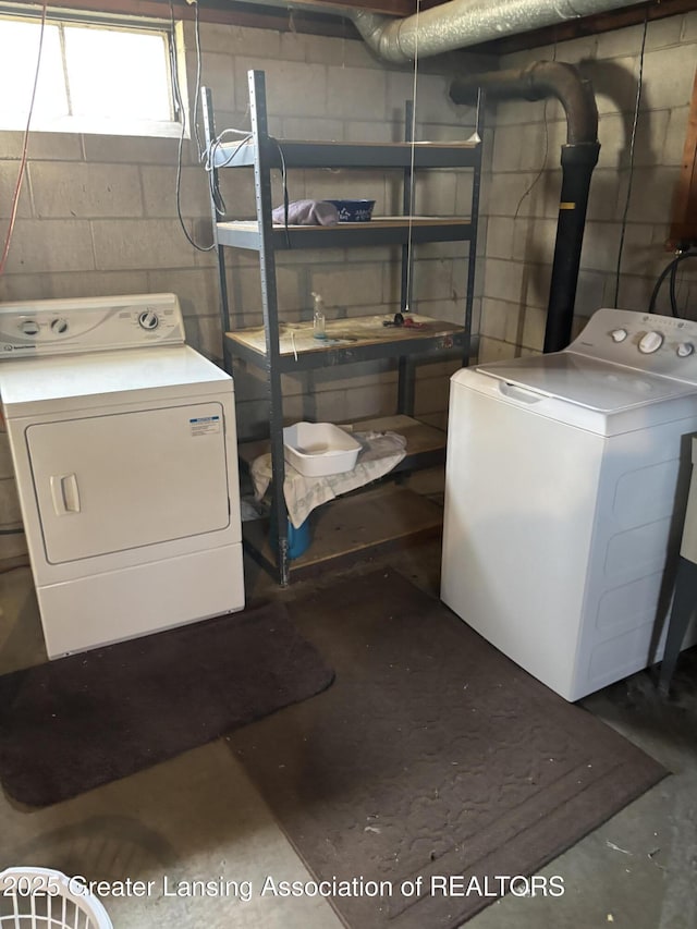 clothes washing area featuring laundry area and independent washer and dryer