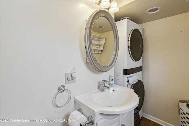 bathroom featuring a sink and baseboards