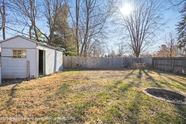 view of yard with a fenced backyard and an outdoor structure