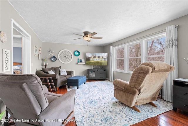 13305 Nelson, Bath, MI 48808 - living area featuring a textured ceiling, wood finished floors, and ceiling fan