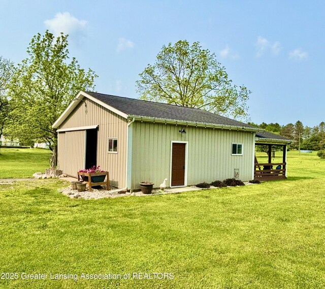 8464 W Howe Rd, Eagle, MI 48822 - view of pole building with a yard