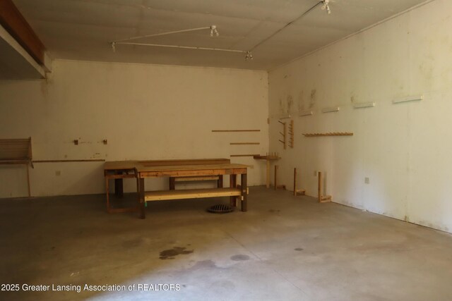 5565 Holt Rd, Holt, MI 48842
