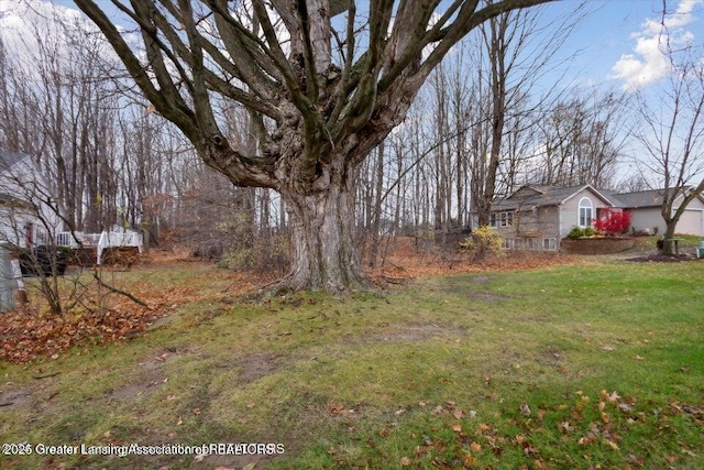 3860 Knotwood Dr, Holt, MI 48842 - photo 2