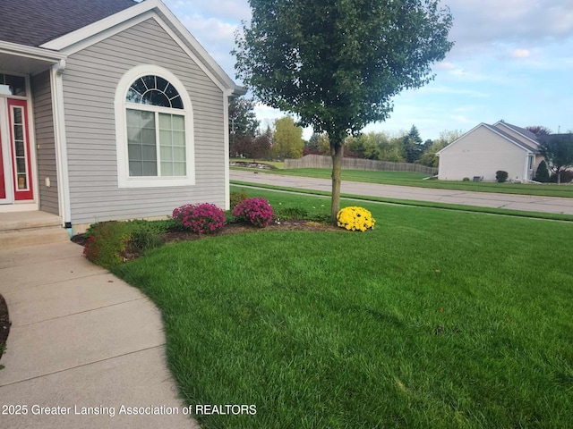 14178 Mulholland Dr, Bath, MI 48808 - view of yard