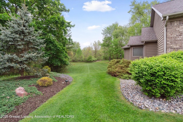 5810 Caleta Dr, Lansing, MI 48911 - view of grassy yard
