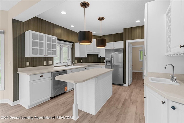 4345 Courtside Dr, Williamston, MI 48895 - kitchen featuring stainless steel appliances, a sink, light wood finished floors, a center island, and recessed lighting