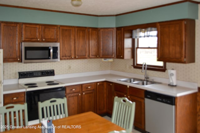 kitchen with stainless steel microwave, wallpapered walls, dishwashing machine, electric stove, and a sink