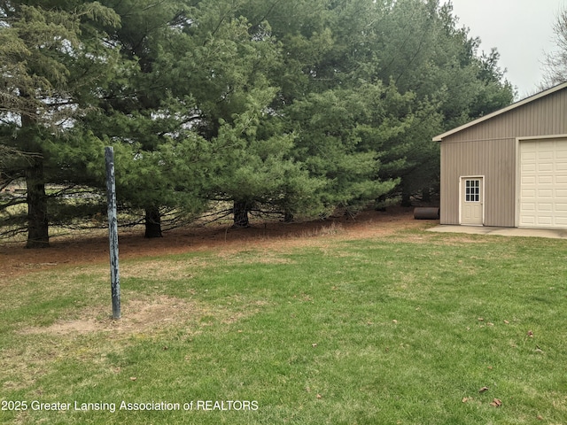 view of yard with an outbuilding and a detached garage