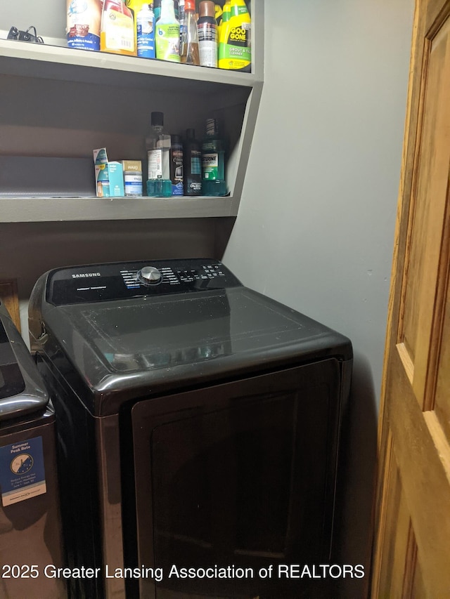 washroom featuring washing machine and dryer and laundry area