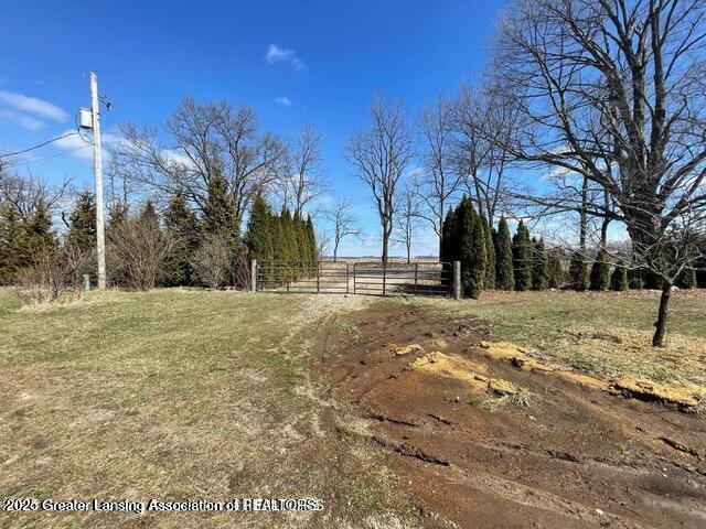 11100 Anderson Rd, Litchfield, MI 49252 - view of yard featuring fence