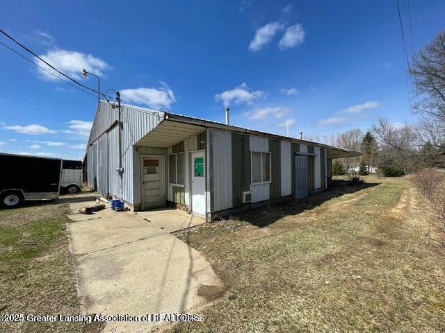 11100 Anderson Rd, Litchfield, MI 49252 - view of side of home