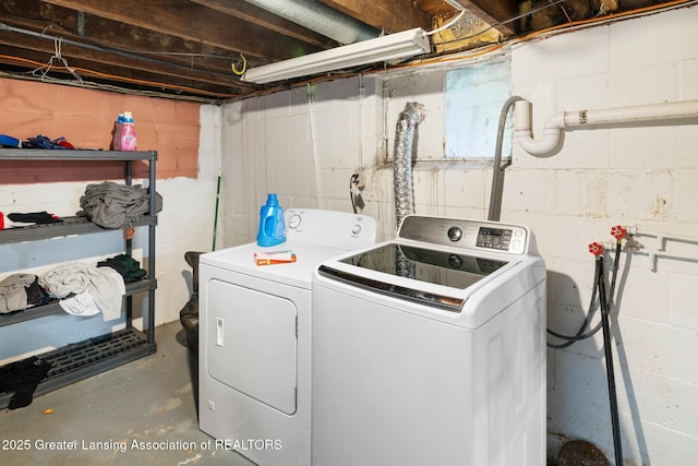 610 Spokane Ave, Lansing, MI 48910 - clothes washing area featuring washer and clothes dryer