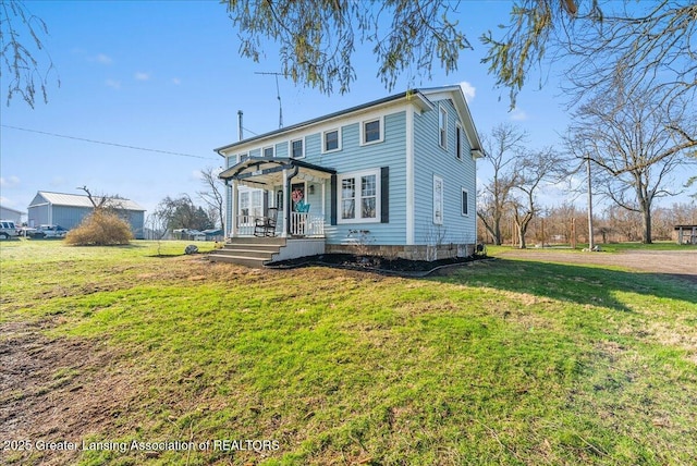traditional home featuring a front yard