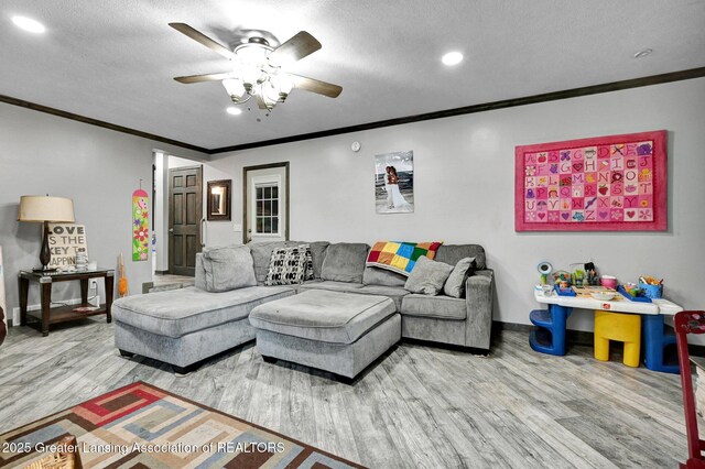 living room with wood finished floors, ceiling fan, recessed lighting, and ornamental molding