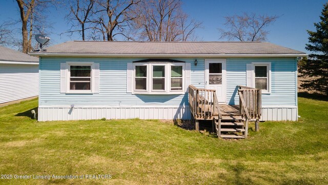 view of front of home featuring a wooden deck and a front lawn