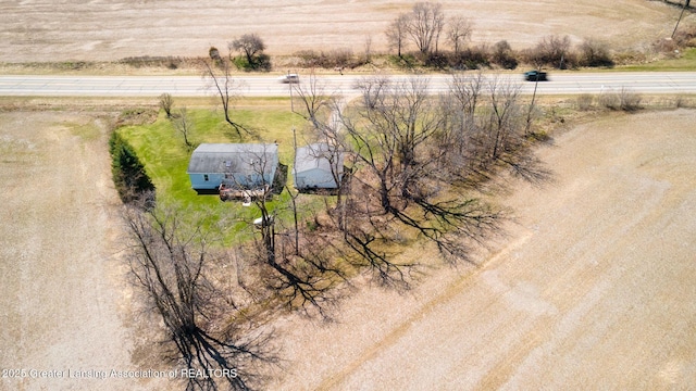 birds eye view of property featuring a rural view