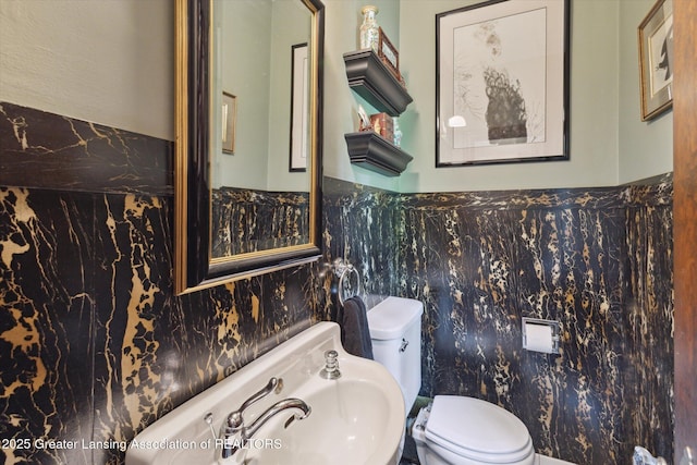 728 Audubon Rd, East Lansing, MI 48823 - bathroom with tile walls and wainscoting