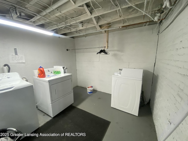 laundry room with laundry area and washer and clothes dryer