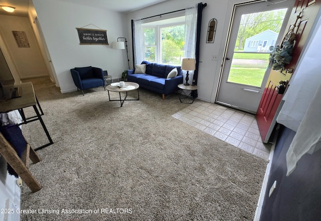 2032 Hillcrest St, Lansing, MI 48910 - carpeted living room featuring baseboards