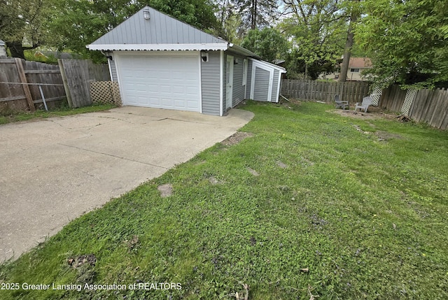 2032 Hillcrest St, Lansing, MI 48910 - view of yard with an outdoor structure and a detached garage