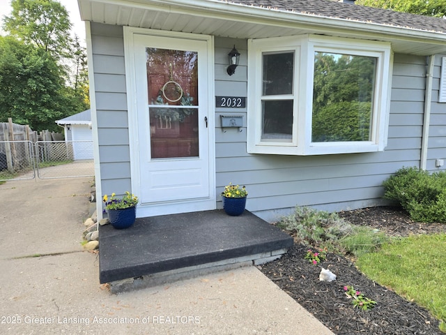 2032 Hillcrest St, Lansing, MI 48910 - entrance to property with fence and a shingled roof