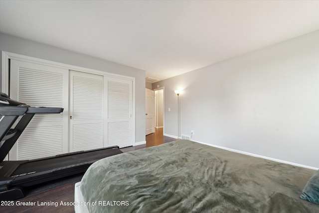 bedroom featuring baseboards and a closet