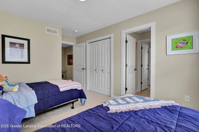bedroom featuring visible vents, carpet flooring, and a closet