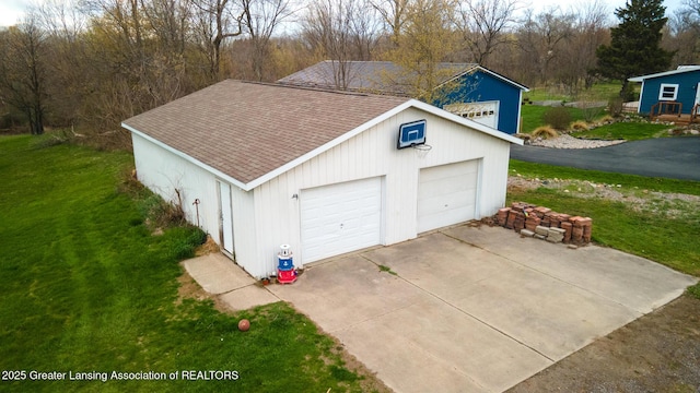view of detached garage