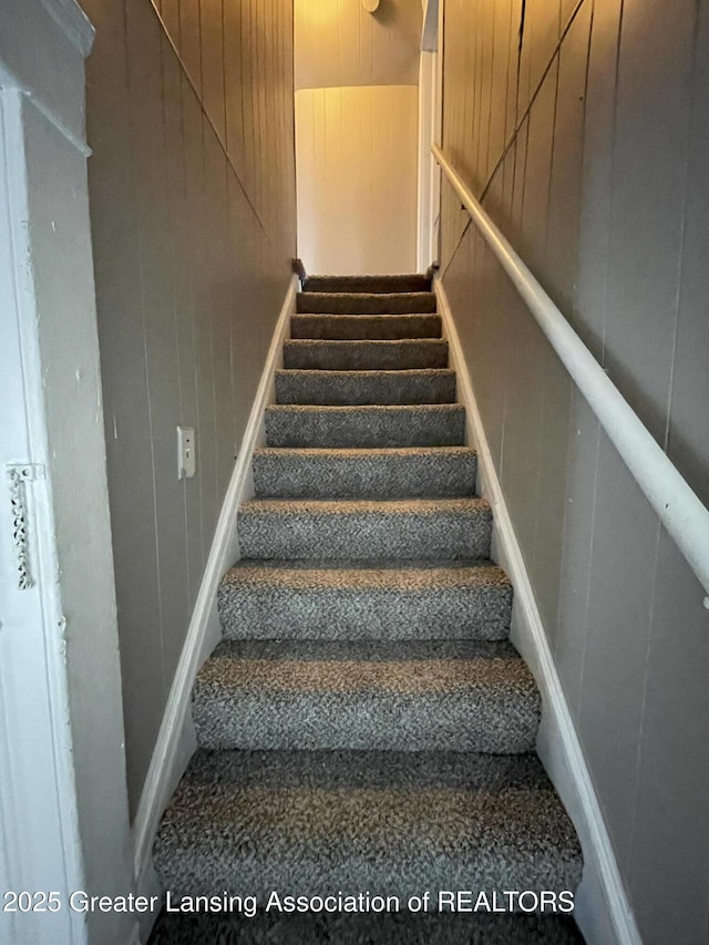 325 N Pennsylvania Ave, Lansing, MI 48912 - stairs with wood walls