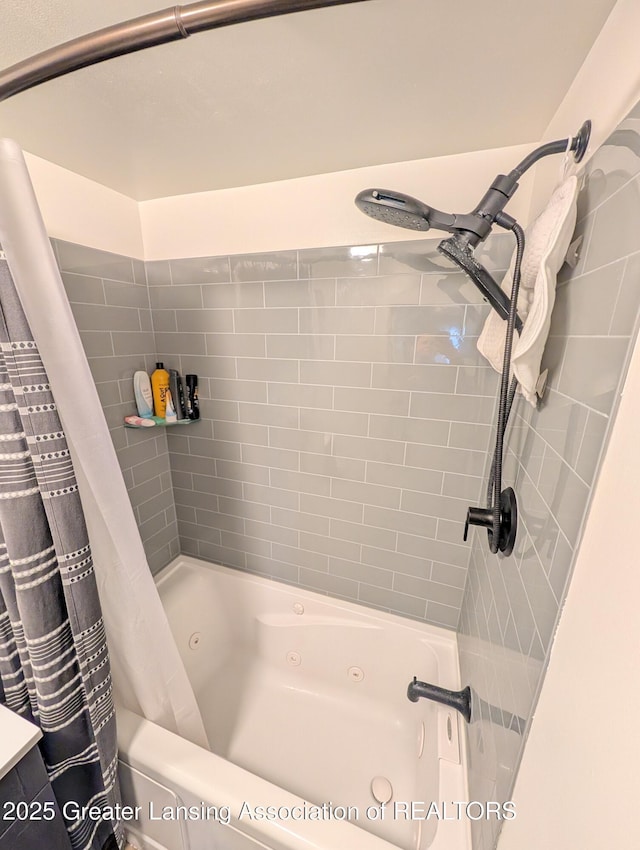 full bath with shower / tub combo with curtain