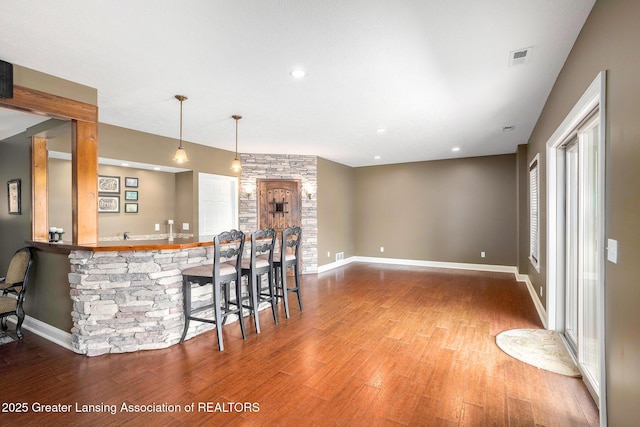 12714 Ospreys Way, Dewitt, MI 48820 - kitchen featuring pendant lighting, wood finished floors, visible vents, and baseboards
