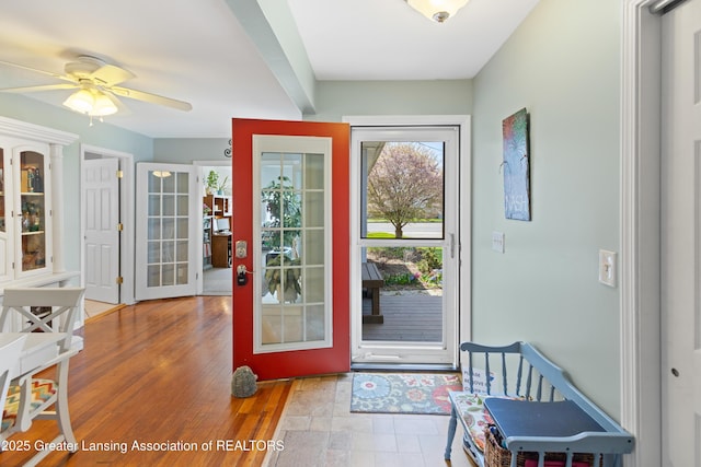 entryway with ceiling fan