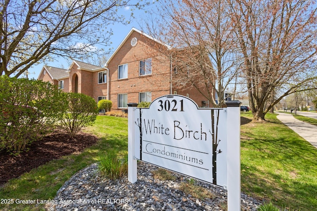view of community / neighborhood sign