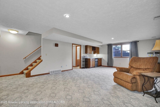 11267 Jarvis Hwy, Dimondale, MI 48821 - living room with light colored carpet, a textured ceiling, visible vents, and bar area