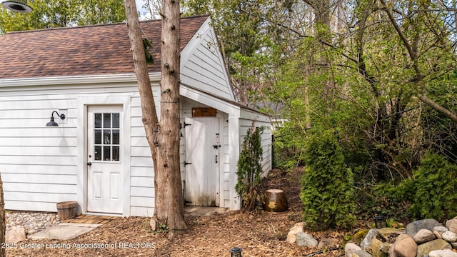 view of outbuilding featuring an outbuilding