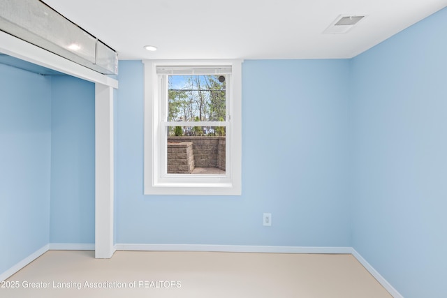 interior space with baseboards, a closet, recessed lighting, and visible vents