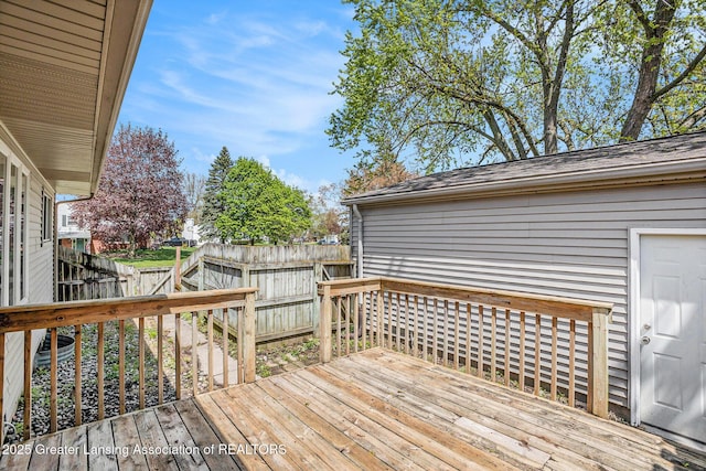 601/603 Farmstead Ln, Lansing, MI 48917 - wooden terrace with fence