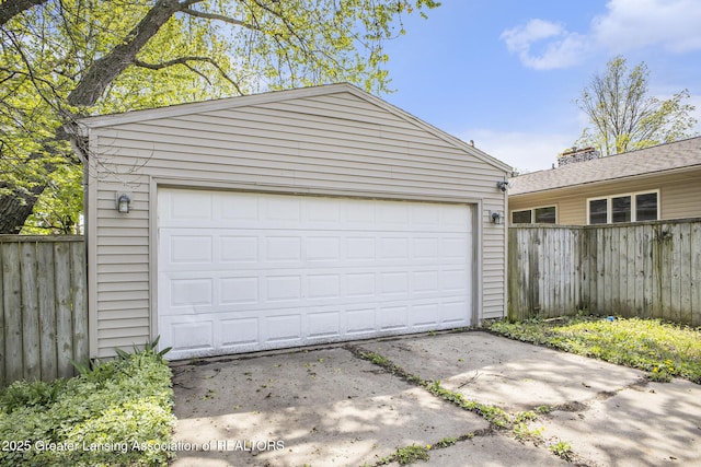 601/603 Farmstead Ln, Lansing, MI 48917 - garage with fence
