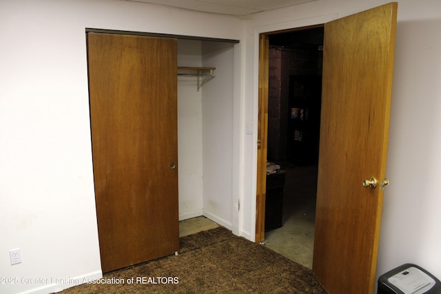 unfurnished bedroom featuring a closet and baseboards