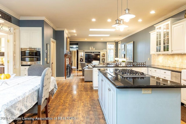 620 Ardson Rd, East Lansing, MI 48823 - kitchen with stainless steel gas stovetop, open floor plan, tasteful backsplash, dark wood-style floors, and recessed lighting