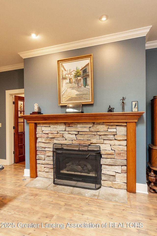 620 Ardson Rd, East Lansing, MI 48823 - detailed view of crown molding, a stone fireplace, wood finished floors, baseboards, and recessed lighting